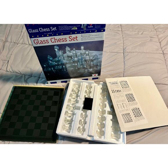 Vintage 1997 Glass Chess Set - Cardinal Premier Edition - Picture 2 of 7